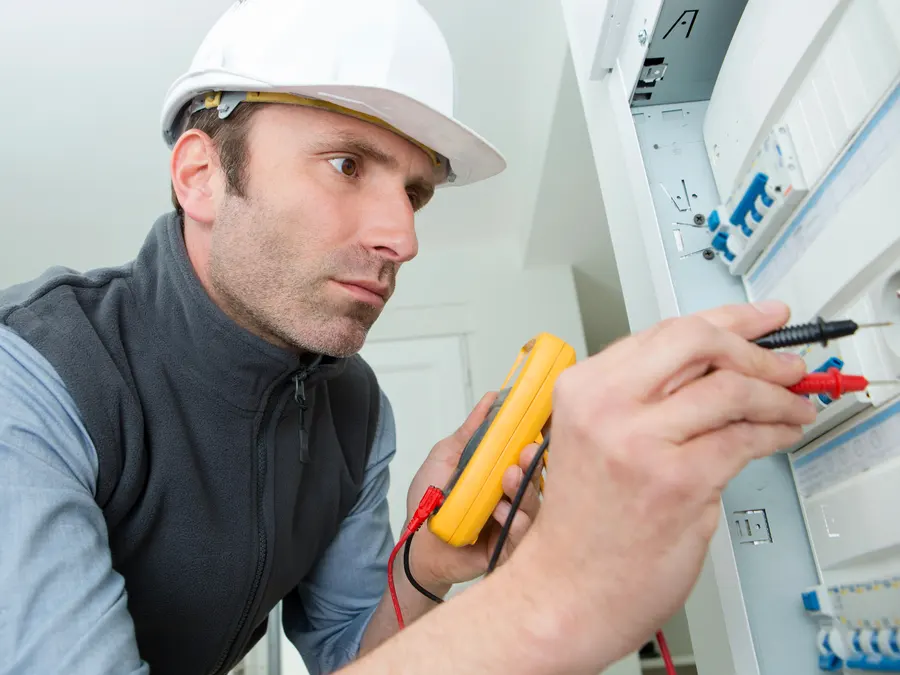 Mise aux normes par un électricien à Paris